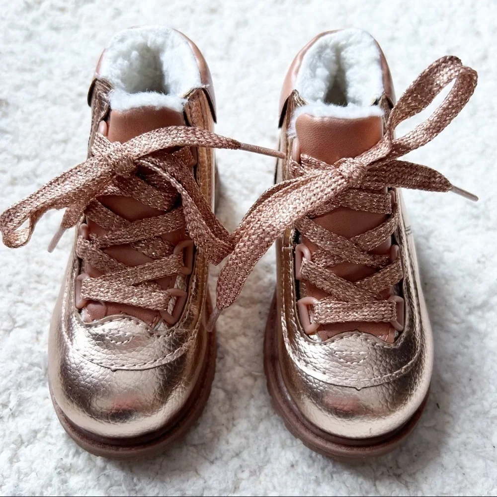 OSHKOSH: Kids Rose Gold Faux Sherpa Lined Boots Sz 7